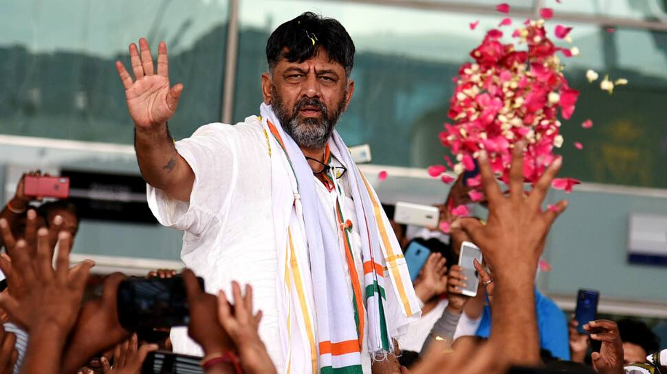 By-Election Results 2024: ಉಪಚುನಾವಣೆ ಫಲಿತಾಂಶ ಬೆನ್ನಲ್ಲೇ ಡಿ.ಕೆ.ಶಿವಕುಮಾರ್ ಮುಂದಿನ ಸಿಎಂ ಎಂದು ಘೋಷಣೆ! By-Election Results 2024: ಉಪಚುನಾವಣೆ ಫಲಿತಾಂಶ ಬೆನ್ನಲ್ಲೇ ಡಿ.ಕೆ.ಶಿವಕುಮಾರ್ ಮುಂದಿನ ಸಿಎಂ ಎಂದು ಘೋಷಣೆ!