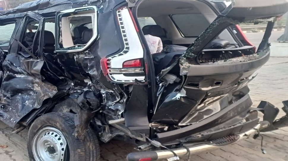 ಭೀಕರ ಅಪಘಾತಕ್ಕೆ ಐವರು ವೈದ್ಯರ ದುರ್ಮರಣ; ಚಾಲಕ ನಿದ್ರೆಗೆ ಜಾರಿದ್ದರಿಂದ ಸಂಭವಿಸಿದ ದುರ್ಘಟನೆ..!