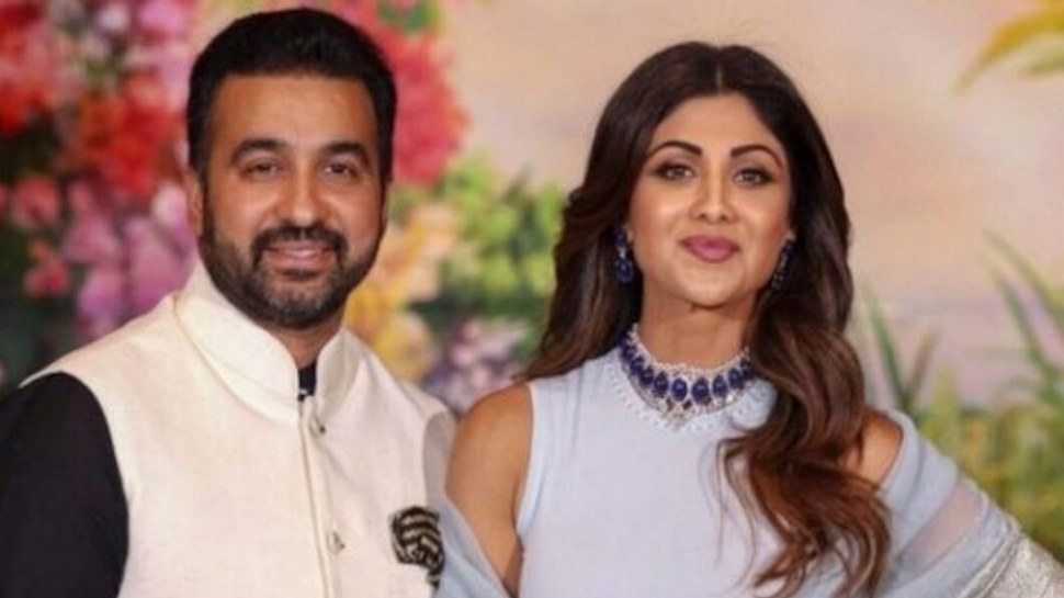 ಪೋರ್ನೋಗ್ರಫಿ ಪ್ರಕರಣ: ಶಿಲ್ಪಾ ಶೆಟ್ಟಿ ಮನೆ ಮೇಲೆ ಇಡಿ ದಾಳಿ..! ಪೋರ್ನೋಗ್ರಫಿ ಪ್ರಕರಣ: ಶಿಲ್ಪಾ ಶೆಟ್ಟಿ ಮನೆ ಮೇಲೆ ಇಡಿ ದಾಳಿ..!