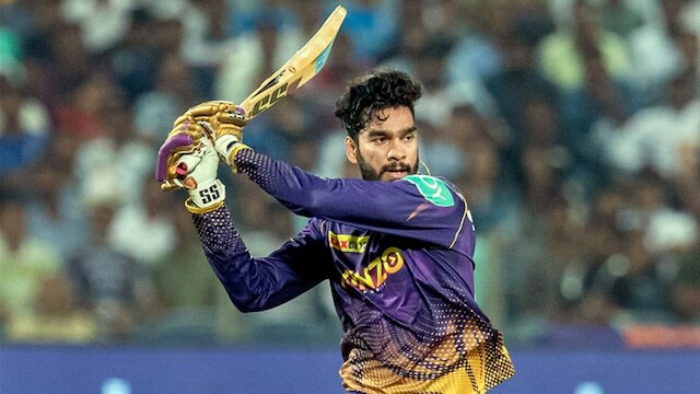 Cricketer Venkatesh Iyer is currently studying for his PhD and will  graduate next year| ಡ್ರೆಸ್ಸಿಂಗ್‌ ರೂಂನಲ್ಲೇ ಓದಿಕೊಂಡು ʼಡಾಕ್ಟರ್‌ʼ ಪದವಿ  ಪಡಿತಿದ್ದಾನೆ ಟೀಂ ಇಂಡಿಯಾದ ಈ ಆಟಗಾರ! ಐಪಿಎಲ್‌ ...