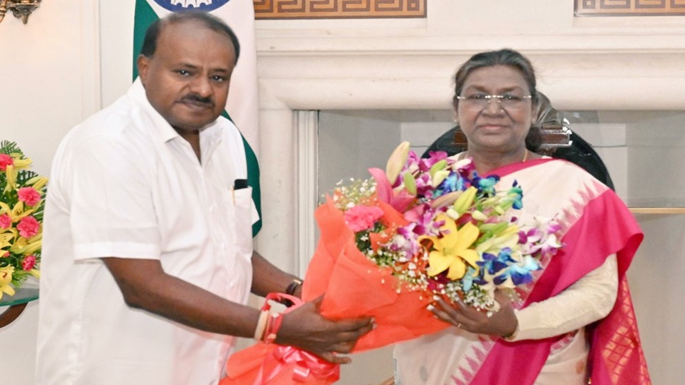 ರಾಷ್ಟ್ರಪತಿ ದ್ರೌಪದಿ ಮುರ್ಮುರನ್ನು ಭೇಟಿಯಾದ ಕೇಂದ್ರ ಸಚಿವ ಹೆಚ್ ಡಿ ಕುಮಾರಸ್ವಾಮಿ ರಾಷ್ಟ್ರಪತಿ ದ್ರೌಪದಿ ಮುರ್ಮುರನ್ನು ಭೇಟಿಯಾದ ಕೇಂದ್ರ ಸಚಿವ ಹೆಚ್ ಡಿ ಕುಮಾರಸ್ವಾಮಿ