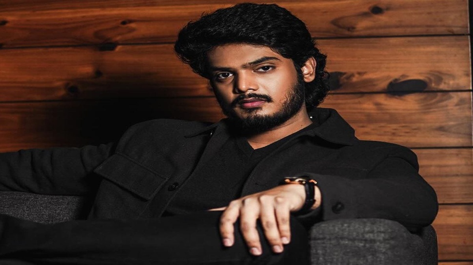 ಹೈ- ಆಕ್ಟೇನ್ ಆಕ್ಷನ್ ಥ್ರಿಲ್ಲರ್ 'ತಲ್ವಾರ್' ಗ್ಲಿಂಪ್ಸ್ ಬಿಡುಗಡೆ; ಪುರಿ ಜಗನ್ನಾಥ್ ಪುತ್ರನ ಹೊಸ ಅವತಾರ ಹೈ- ಆಕ್ಟೇನ್ ಆಕ್ಷನ್ ಥ್ರಿಲ್ಲರ್ 'ತಲ್ವಾರ್' ಗ್ಲಿಂಪ್ಸ್ ಬಿಡುಗಡೆ; ಪುರಿ ಜಗನ್ನಾಥ್ ಪುತ್ರನ ಹೊಸ ಅವತಾರ