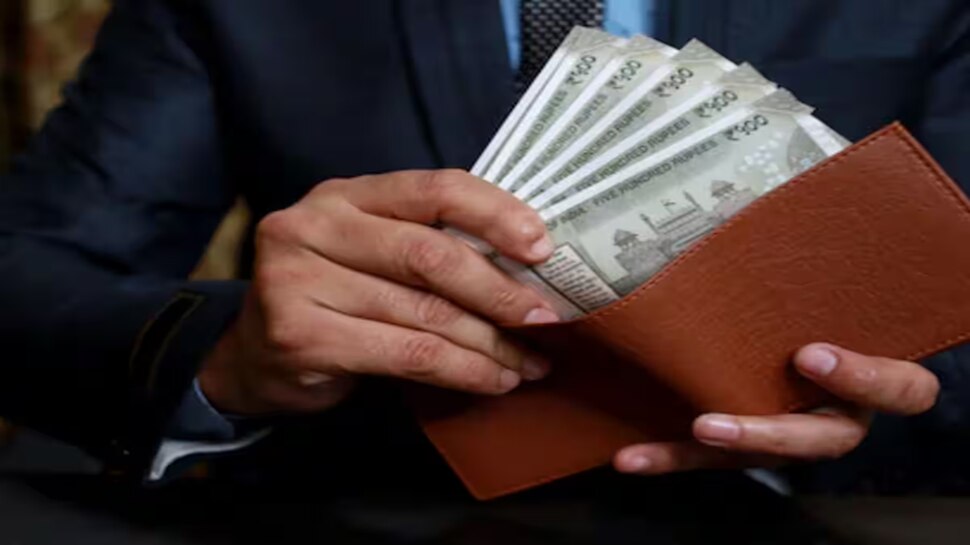 ನಿಮಗೆ ಸಂಬಳ ಬಂದ ತಕ್ಷಣ ಮೊದಲು ಹೀಗೆ ಮಾಡಿ, ಎಂದಿಗೂ ಹಣದ ಕೊರತೆ ಬರಲ್ಲ..!