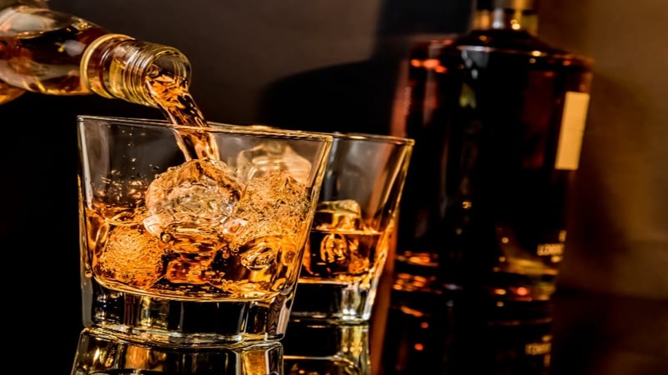 ಬಿಸಿನೀರಿನಲ್ಲಿ ರಮ್‌ ಬೆರಸಿ ಕುಡಿದರೆ ನಿಮ್ಮ ಆರೋಗ್ಯಕ್ಕಾಗುವ ಪ್ರಯೋಜನೆಗಳೇನು ಗೊತ್ತಾ? ನಂಬಲು ಅಸಾಧ್ಯವೆನಿಸಿದರೂ ಇದು ಸತ್ಯ