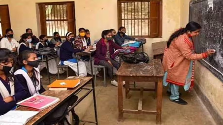  ಹೋಳಿ ಹಬ್ಬಕ್ಕೂ ಮೊದಲೇ ಶಿಕ್ಷಕರಿಗೆ ಸಂತಸದ ಸುದ್ದಿ, ಶೀಘ್ರದಲ್ಲೇ 50 ಸಾವಿರ ಶಿಕ್ಷಕರಿಗೆ ಬಡ್ತಿ...!