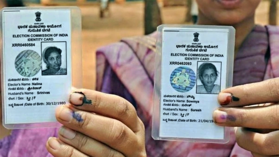 ಮತದಾರರ ಗಮನಕ್ಕೆ..! ಈ ಎರಡು ದಾಖಲೆಗಳ ಜೊತೆಗೆ VOTER ID ಲಿಂಕ್ ಕಡ್ಡಾಯ.. ಕೊನೆಯ ದಿನ..? ಮತದಾರರ ಗಮನಕ್ಕೆ..! ಈ ಎರಡು ದಾಖಲೆಗಳ ಜೊತೆಗೆ VOTER ID ಲಿಂಕ್ ಕಡ್ಡಾಯ.. ಕೊನೆಯ ದಿನ..?
