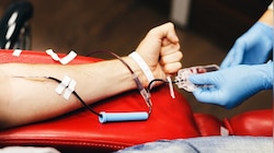 Blood Donation: ಮಾರಕ ಕ್ಯಾನ್ಸರ್‌ನಿಂದ ಹೃದಯದ ಕಾಯಿಲೆಯವರೆಗೆ.. ರಕ್ತದಾನ ಮಾಡುವುದರಿಂದ ನಿಮ್ಮ ಪ್ರಾಣ ಉಳಿಯುತ್ತೆ ಅಂದ್ರೆ ನಂಬ್ತೀರಾ? 