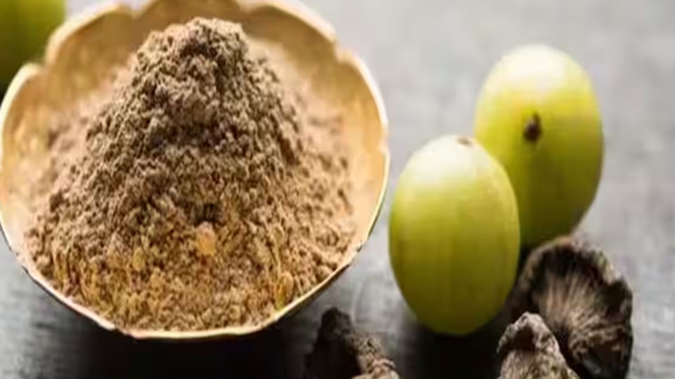  ಬೆಳಿಗ್ಗೆ ಎದ್ದ ತಕ್ಷಣ 1 ಟೀ ಚಮಚ ಆಮ್ಲಾ ಚೂರ್ಣ ಸೇವಿಸಿದರೆ, ಔಷಧಿ ಇಲ್ಲದೆ ಈ 4 ರೋಗಗಳು ನಿವಾರಣೆಯಾಗುತ್ತವೆ..!
