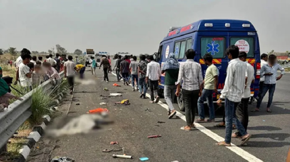 ದೆಹಲಿ-ಮುಂಬೈ ಎಕ್ಸ್‌ಪ್ರೆಸ್‌ ವೇ ಸ್ವಚ್ಛಗೊಳಿಸುತ್ತಿದ್ದಾಗ ಪಿಕಪ್ ಡಿಕ್ಕಿ: 7 ಮಂದಿ ಸ್ವಚ್ಛತಾ ಸಿಬ್ಬಂದಿ ಸ್ಥಳದಲ್ಲೇ ಸಾವು!!