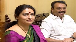 "ಈ ವಯಸ್ಸಿನಲ್ಲೂ ನೀವು ಪವಿತ್ರಾ ಅವರನ್ನು ಪ್ರೀತಿಸುವ ರೀತಿ ನನಗೆ ತುಂಬಾ ಇಷ್ಟ.." ಎನ್ನುತ್ತಾ ವಿಮಾನ ನಿಲ್ದಾಣದಲ್ಲಿ ನರೇಶ್‌ ಹಿಂದೆ ಬಿದ್ದ ಮಹಿಳೆ