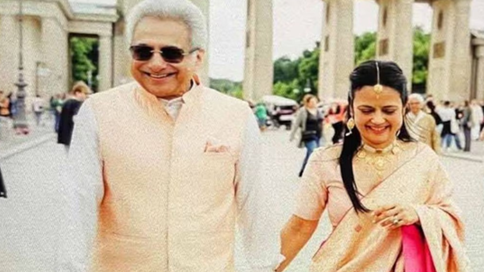 ಪಿನಕಿ ಮಿಶ್ರಾ ಜೊತೆ ತೃಣಮೂಲ ಸಂಸದೆ ಮಹುಹಾ ಮೊಯಿತ್ರಾ ಗೌಪ್ಯ ವಿವಾಹ..! ಫೋಟೋ ವೈರಲ್ ಪಿನಕಿ ಮಿಶ್ರಾ ಜೊತೆ ತೃಣಮೂಲ ಸಂಸದೆ ಮಹುಹಾ ಮೊಯಿತ್ರಾ ಗೌಪ್ಯ ವಿವಾಹ..! ಫೋಟೋ ವೈರಲ್