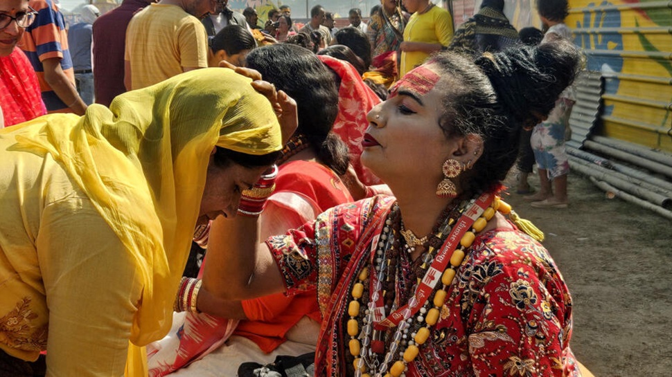 ನಾಣ್ಯವಷ್ಟೇ ಅಲ್ಲ... ತೃತೀಯ ಲಿಂಗಿಗಳ ಕೈಯಿಂದ ಈ ವಸ್ತುಗಳನ್ನು ತೆಗೆದುಕೊಂಡರೆ ಹಣೆಬರಹವೇ ಅದೃಷ್ಟದತ್ತ ತಿರುಗುತ್ತದೆಯಂತೆ ನಾಣ್ಯವಷ್ಟೇ ಅಲ್ಲ... ತೃತೀಯ ಲಿಂಗಿಗಳ ಕೈಯಿಂದ ಈ ವಸ್ತುಗಳನ್ನು ತೆಗೆದುಕೊಂಡರೆ ಹಣೆಬರಹವೇ ಅದೃಷ್ಟದತ್ತ ತಿರುಗುತ್ತದೆಯಂತೆ