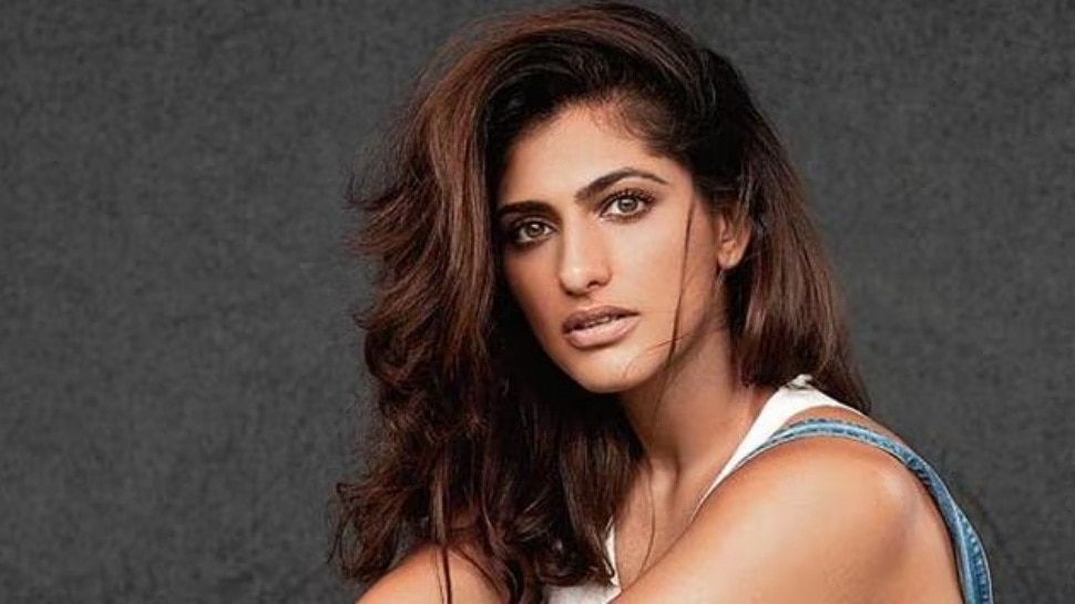 Actress Kubbra Sait : 