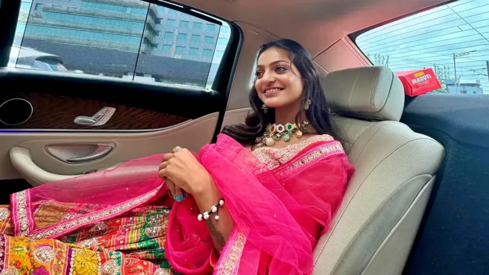 ಮೊನಾಲಿಸಾ ರೇಂಜ್ ಹೇಗಿದೆ ಗೊತ್ತೆ...! ಬರೀ ಈಕೆ ಹೊಸ ಕಾರ್ ಬೆಲೆ ಕೇಳಿದ್ರೆ ಬಾಯಿ ಬಾಯಿ ಬಡ್ಕೋತಿರಾ.. ಎಷ್ಟು ಕೋಟಿ ಗೊತ್ತೆ..? ಮೊನಾಲಿಸಾ ರೇಂಜ್ ಹೇಗಿದೆ ಗೊತ್ತೆ...! ಬರೀ ಈಕೆ ಹೊಸ ಕಾರ್ ಬೆಲೆ ಕೇಳಿದ್ರೆ ಬಾಯಿ ಬಾಯಿ ಬಡ್ಕೋತಿರಾ.. ಎಷ್ಟು ಕೋಟಿ ಗೊತ್ತೆ..?