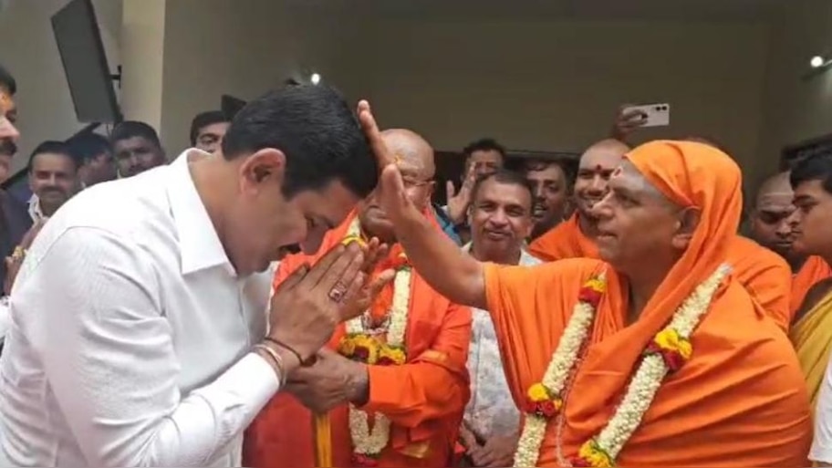 ʼರಾಜ್ಯದಲ್ಲಿ ಧಾರ್ಮಿಕತೆ ಉಳಿಬೇಕು ಅಂದರೆ ಬಿವೈ ವಿಜಯೇಂದ್ರ ಮುಖ್ಯಮಂತ್ರಿ ಆಗಲೇಬೇಕುʼ.. : ಪೂರ್ಣನಂದ ಪುರಿ ಮಹಾ ಸ್ವಾಮೀಜಿ