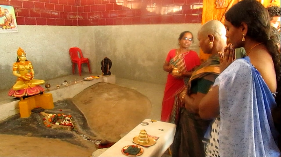ಮುಟ್ಟಾದ ಎಷ್ಟು ದಿನಗಳ ನಂತರ ದೇವಸ್ಥಾನಕ್ಕೆ ಹೋಗಬಹುದು? ಶಾಸ್ತ್ರದಲ್ಲಿ ನಿಜವಾಗಿಯೂ ಹೇಳಿರೋದೇನು?