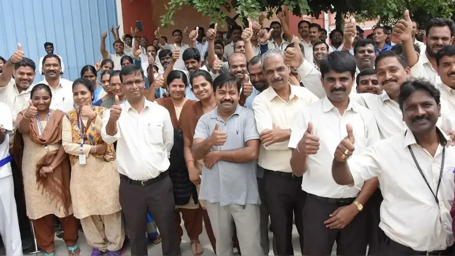 ಡಿಎ ಹೆಚ್ಚಳದ ಜೊತೆಗೆ ಸರ್ಕಾರಿ ನೌಕರರ ವೇತನ ಪರಿಷ್ಕರಣೆ !ಯಾವ ಲೆವೆಲ್ ಗೆ ಎಷ್ಟು ಸ್ಯಾಲರಿ ಹೈಕ್ ಇಲ್ಲಿದೆ ಸಂಪೂರ್ಣ ವಿವರ 