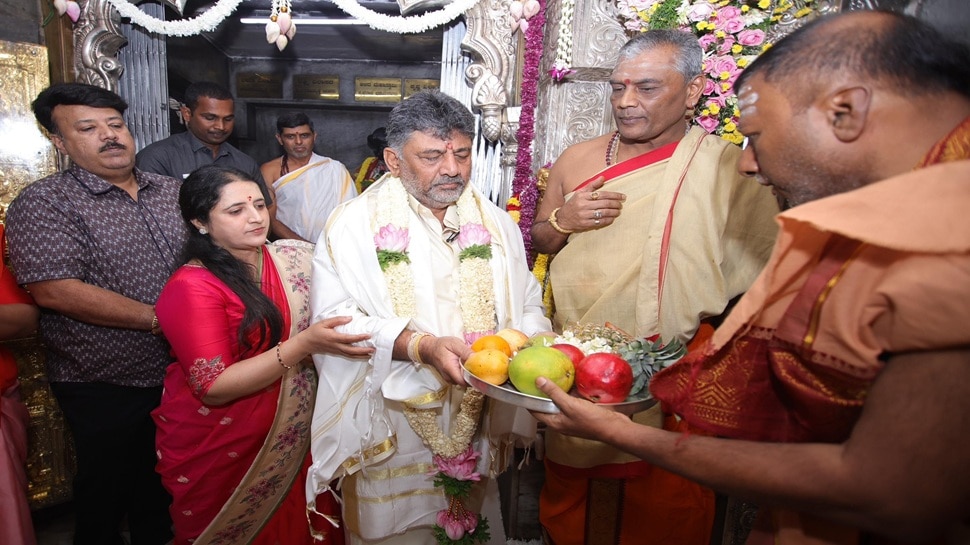 ಸಿಎಂ ರೇಸ್‌ನಿಂದ ಹಿಂದೆ ಸರಿದ್ರಾ ಡಿಕೆ ಶಿವಕುಮಾರ್‌? ಚಾಮುಂಡಿ ಬೆಟ್ಟದಲ್ಲಿ ಡಿಸಿಎಂ ಹೇಳಿದ್ದೇನು?