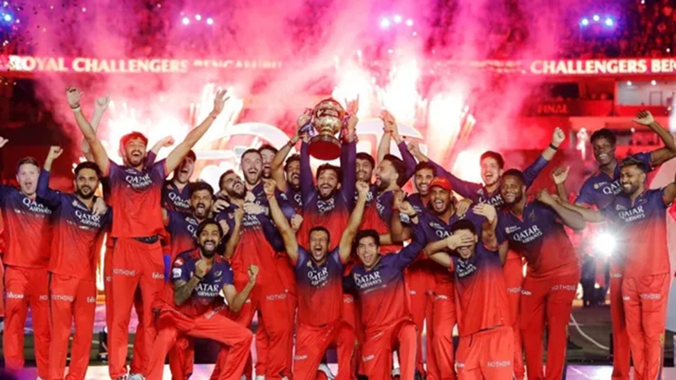 18 ವರ್ಷಗಳ ಬಳಿಕ IPL ಟ್ರೋಫಿ ಗೆದ್ದಿದ್ದೇ ತಡ... CSKಯನ್ನೇ ಮೀರಿಸಿ ಅಗ್ರಸ್ಥಾನಕ್ಕೇರಿದ RCB ಬ್ರ್ಯಾಂಡ್ ವಾಲ್ಯೂ: ಎಷ್ಟಾಗಿದೆ ಗೊತ್ತಾ? 18 ವರ್ಷಗಳ ಬಳಿಕ IPL ಟ್ರೋಫಿ ಗೆದ್ದಿದ್ದೇ ತಡ... CSKಯನ್ನೇ ಮೀರಿಸಿ ಅಗ್ರಸ್ಥಾನಕ್ಕೇರಿದ RCB ಬ್ರ್ಯಾಂಡ್ ವಾಲ್ಯೂ: ಎಷ್ಟಾಗಿದೆ ಗೊತ್ತಾ?