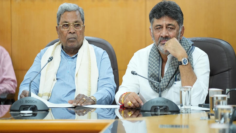 ಖುರ್ಚಿ ಸಿಗುವುದೇ ಕಷ್ಟ, ಸಿಕ್ಕಾಗ ತೆಪ್ಪಗೆ ಕುಳಿತುಕೊಳ್ಳಬೇಕು: ಯಾರು ಯಾರಿಗೆ ಹೇಳಿದರು?! ಖುರ್ಚಿ ಸಿಗುವುದೇ ಕಷ್ಟ, ಸಿಕ್ಕಾಗ ತೆಪ್ಪಗೆ ಕುಳಿತುಕೊಳ್ಳಬೇಕು: ಯಾರು ಯಾರಿಗೆ ಹೇಳಿದರು?!