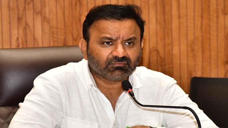 ಸಾಲ ವಸೂಲಿಗಿಂತ ಜನರ ಜೀವ ಮುಖ್ಯ; ಬ್ಯಾಂಕ್‌ಗಳಿಗೆ ಸಚಿವ ಸಂತೋಷ ಲಾಡ್ ಎಚ್ಚರಿಕೆ