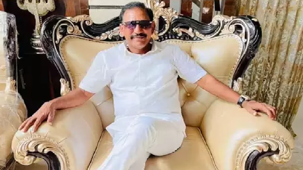 ಐಷಾರಾಮಿ ಕಾರುಗಳಿಗೆ ಕೊನೆಗೂ ತೆರಿಗೆ ಕಟ್ಟಿದ ಕೆಜಿಎಫ್ ಬಾಬು..! ಐಷಾರಾಮಿ ಕಾರುಗಳಿಗೆ ಕೊನೆಗೂ ತೆರಿಗೆ ಕಟ್ಟಿದ ಕೆಜಿಎಫ್ ಬಾಬು..!