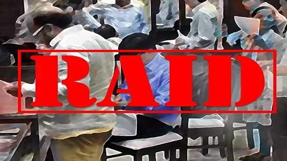 ಕೊಪ್ಪಳ ಉಪನಿರ್ದೇಶಕನ ಮನೆ ಮೇಲೆ ಲೋಕಾಯುಕ್ತ ದಾಳಿ: ₹2.38 ಕೋಟಿ ಮೌಲ್ಯದ ಸಂಪತ್ತು ಪತ್ತೆ ಕೊಪ್ಪಳ ಉಪನಿರ್ದೇಶಕನ ಮನೆ ಮೇಲೆ ಲೋಕಾಯುಕ್ತ ದಾಳಿ: ₹2.38 ಕೋಟಿ ಮೌಲ್ಯದ ಸಂಪತ್ತು ಪತ್ತೆ