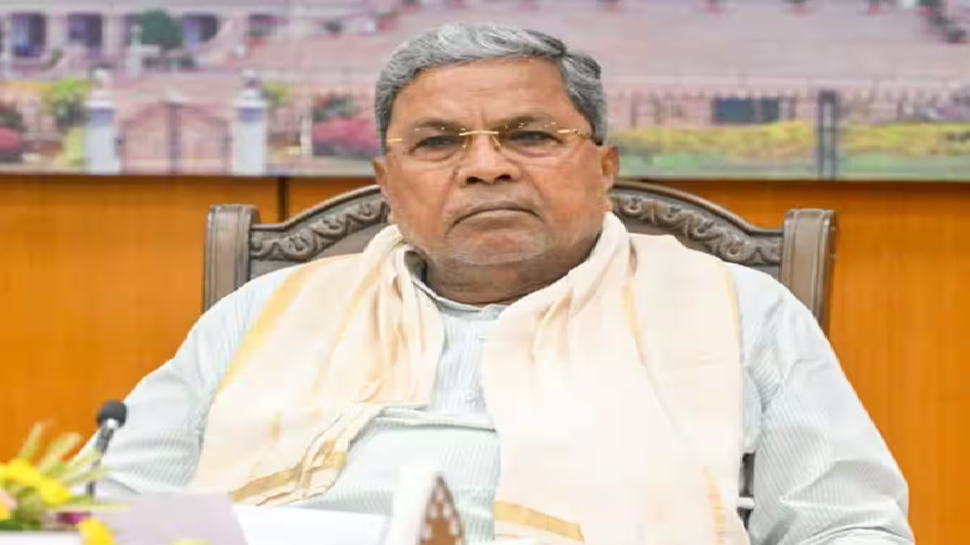 ಶಿವಮೊಗ್ಗ ಶಾಲೆಯ ನೀರಿನ ಟ್ಯಾಂಕ್ಗೆ ವಿಷ: ಭಯೋತ್ಪಾದಕ ಕೃತ್ಯಕ್ಕೆ ಸಮ ಎಂದ ಸಿಎಂ ಸಿದ್ದರಾಮಯ್ಯ ಶಿವಮೊಗ್ಗ ಶಾಲೆಯ ನೀರಿನ ಟ್ಯಾಂಕ್ಗೆ ವಿಷ: ಭಯೋತ್ಪಾದಕ ಕೃತ್ಯಕ್ಕೆ ಸಮ ಎಂದ ಸಿಎಂ ಸಿದ್ದರಾಮಯ್ಯ