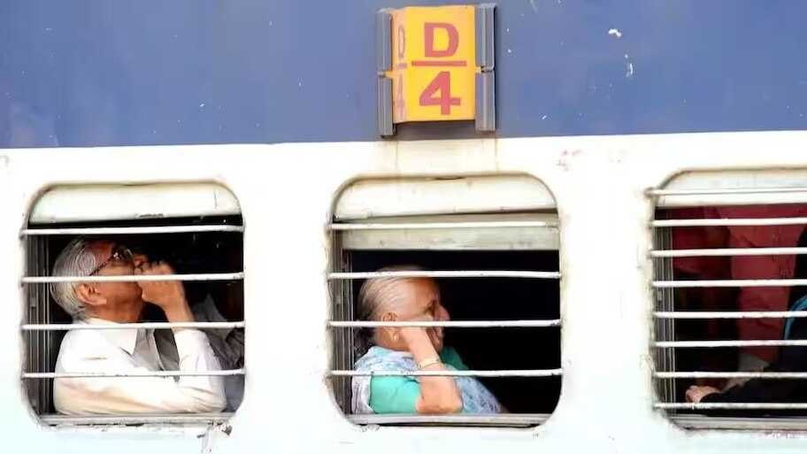 ರೈಲ್ವೆ ಇಲಾಖೆಯ ಮಹತ್ವದ ನಿರ್ಧಾರ : ಹಿರಿಯ ನಾಗರಿಕರ ಟಿಕೆಟ್ ಮೇಲಿನ  ರಿಯಾಯಿತಿ ಪುನರಾರಂಭ 