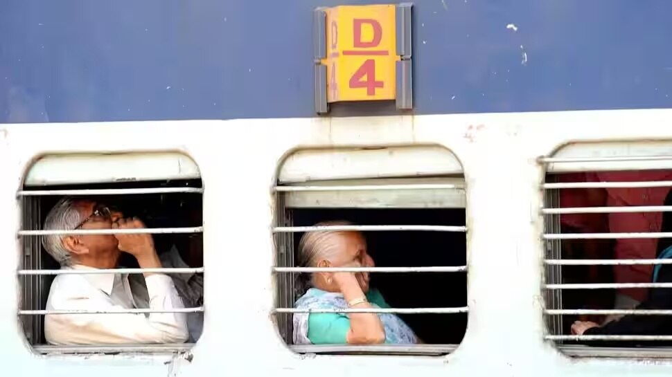 ರೈಲ್ವೆ ಇಲಾಖೆಯ ಮಹತ್ವದ ನಿರ್ಧಾರ : ಹಿರಿಯ ನಾಗರಿಕರ ಟಿಕೆಟ್ ಮೇಲಿನ ರಿಯಾಯಿತಿ ಪುನರಾರಂಭ ರೈಲ್ವೆ ಇಲಾಖೆಯ ಮಹತ್ವದ ನಿರ್ಧಾರ : ಹಿರಿಯ ನಾಗರಿಕರ ಟಿಕೆಟ್ ಮೇಲಿನ ರಿಯಾಯಿತಿ ಪುನರಾರಂಭ