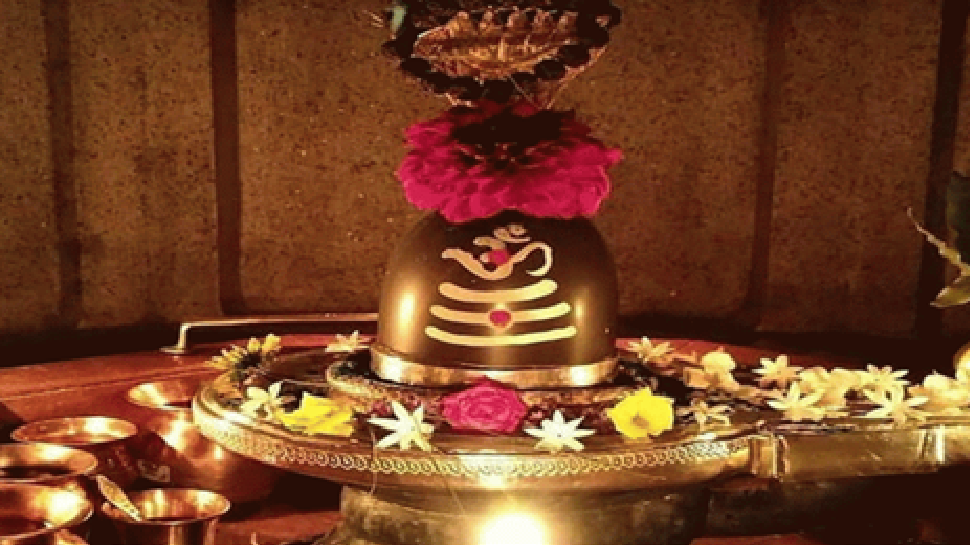ಆಗಸ್ಟ್ 4ರಂದು ಶ್ರಾವಣ ಮಾಸದ ಕೊನೆಯ ಸೋಮವಾರ ಶಿವಲಿಂಗಕ್ಕೆ ಈ ವಸ್ತುಗಳನ್ನ ಅರ್ಪಿಸಿ ಆಗಸ್ಟ್ 4ರಂದು ಶ್ರಾವಣ ಮಾಸದ ಕೊನೆಯ ಸೋಮವಾರ ಶಿವಲಿಂಗಕ್ಕೆ ಈ ವಸ್ತುಗಳನ್ನ ಅರ್ಪಿಸಿ