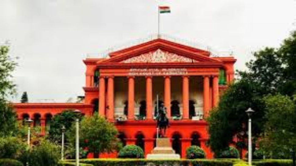 ಹೈಕೋರ್ಟ್ ಛೀಮಾರಿ ಬೆನ್ನಲ್ಲೇ ಸಾರಿಗೆ ನೌಕರರ ಮುಷ್ಕರ ವಾಪಸ್:ನಾಲ್ಕು ಸಾರಿಗೆ ನಿಗಮಗಳ ನೌಕರರ ಸಂಘಕ್ಕೆ ಹೈಕೋರ್ಟ್ ನೋಟಿಸ್ ಹೈಕೋರ್ಟ್ ಛೀಮಾರಿ ಬೆನ್ನಲ್ಲೇ ಸಾರಿಗೆ ನೌಕರರ ಮುಷ್ಕರ ವಾಪಸ್:ನಾಲ್ಕು ಸಾರಿಗೆ ನಿಗಮಗಳ ನೌಕರರ ಸಂಘಕ್ಕೆ ಹೈಕೋರ್ಟ್ ನೋಟಿಸ್