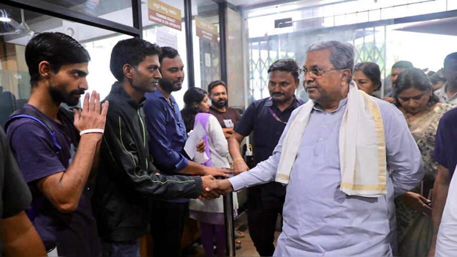 ವಿಕ್ಟೋರಿಯಾ ಆಸ್ಪತ್ರೆಗೆ ಸಿಎಂ ಸಿದ್ದರಾಮಯ್ಯ ಅನಿರೀಕ್ಷಿತ ಭೇಟಿ: ವ್ಯವಸ್ಥೆ ಪರಿಶೀಲನೆ
