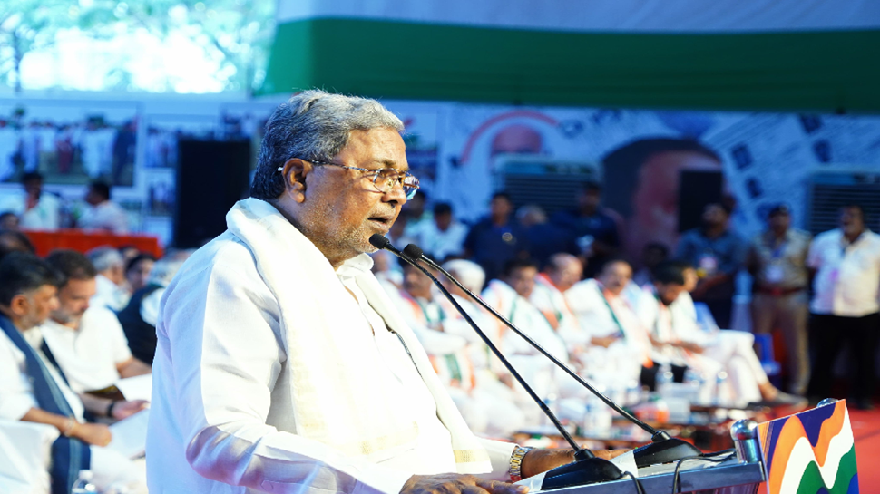 ಮತಗಳ್ಳತನದ ಆರೋಪ: ಪ್ರಧಾನಿ ಮೋದಿಗೆ ಕುರ್ಚಿಯಲ್ಲಿ ಕೂರುವ ನೈತಿಕ ಹಕ್ಕಿಲ್ಲ.. ರಾಜೀನಾಮೆ ನೀಡುವಂತೆ ಸಿಎಂ ಸಿದ್ದರಾಮಯ್ಯ ಆಗ್ರಹ ಮತಗಳ್ಳತನದ ಆರೋಪ: ಪ್ರಧಾನಿ ಮೋದಿಗೆ ಕುರ್ಚಿಯಲ್ಲಿ ಕೂರುವ ನೈತಿಕ ಹಕ್ಕಿಲ್ಲ.. ರಾಜೀನಾಮೆ ನೀಡುವಂತೆ ಸಿಎಂ ಸಿದ್ದರಾಮಯ್ಯ ಆಗ್ರಹ