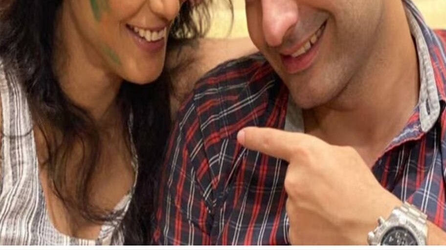ಅಮ್ಮ ಎಂದು ಕರೆದಾಕೆಯ ಜೊತೆ ಪ್ರೀತಿಯಲ್ಲಿ ಬಿದ್ದಿದ್ದ ಸ್ಟಾರ್‌ ನಟ! ಪರಸ್ಪರ ಪ್ರೀತಿಸಿ ಇಂಡಸ್ಟ್ರಿಗೆ ಶಾಕ್‌ ಕೊಟ್ಟಿದ್ದ ಅಮ್ಮ-ಮಗ