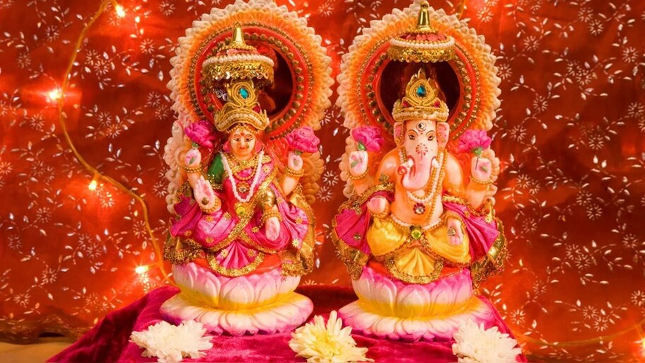 ಲಕ್ಷ್ಮಿ, ಗಣಪತಿ ವಿಗ್ರಹಗಳನ್ನು ಪೂಜಿಸುತ್ತೀರಾ..? ತಿಳಿಯದೇ ಈ ತಪ್ಪುಗಳನ್ನು ಮಾಡಿದ್ರೆ, ಜೀವನಪರ್ಯಂತ ಆರ್ಥಿಕ ಕಂಟಕವಾಗೋದು ಖಚಿತ