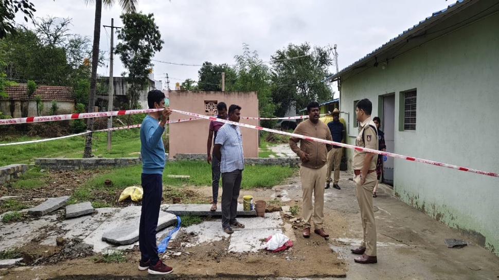 ಏಕಾ ಏಕಿ ವಿಕೋಪಕ್ಕೆ ತಿರುಗಿದ ಜಗಳ : ಆಸ್ತಿಗಾಗಿ ಸ್ವಂತ ಅಣ್ಣನನ್ನೇ ಕೊಚ್ಚಿ ಕೊಂದ ತಮ್ಮ ಏಕಾ ಏಕಿ ವಿಕೋಪಕ್ಕೆ ತಿರುಗಿದ ಜಗಳ : ಆಸ್ತಿಗಾಗಿ ಸ್ವಂತ ಅಣ್ಣನನ್ನೇ ಕೊಚ್ಚಿ ಕೊಂದ ತಮ್ಮ