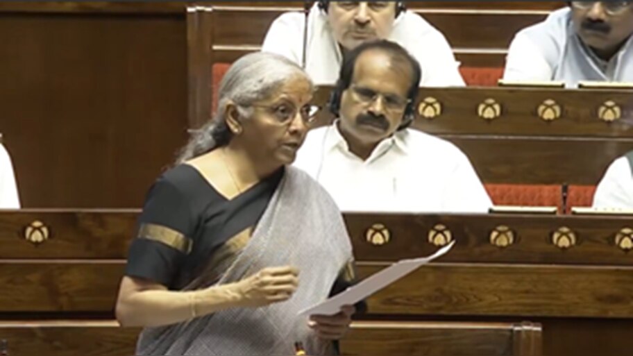 'ಕೇಂದ್ರ ಸರ್ಕಾರಿ ನೌಕರರಿಗೆ ಹಳೆಯ ಪಿಂಚಣಿ ಯೋಜನೆ ಮರುಸ್ಥಾಪನೆಗೆ ಯಾವುದೇ ಪ್ರಸ್ತಾವನೆ ಇಲ್ಲ': ನಿರ್ಮಲಾ ಸೀತಾರಾಮನ್