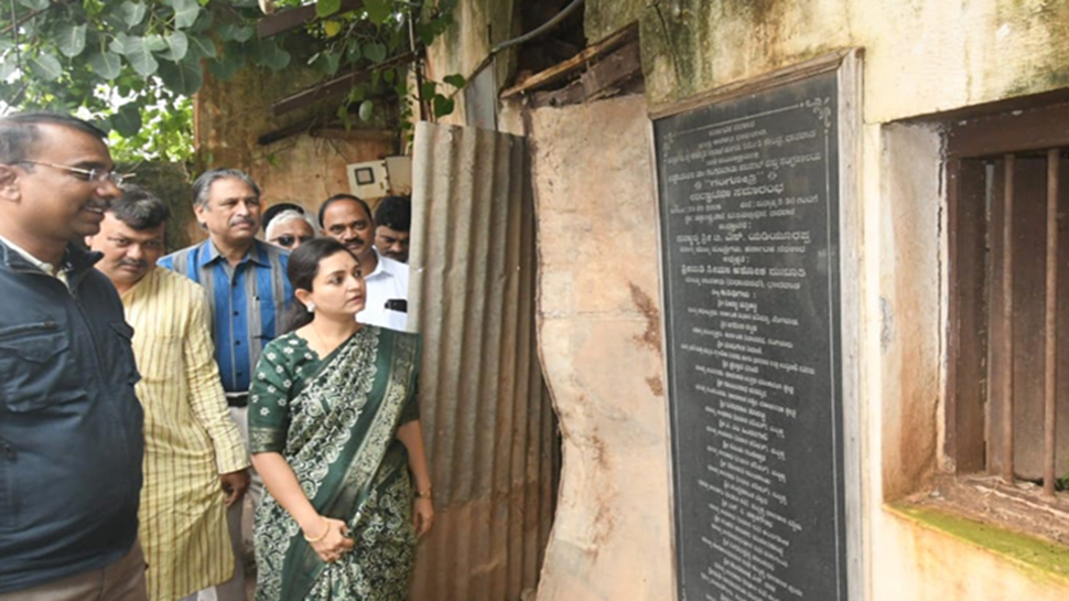 ಗಂಗೂಬಾಯಿ ಹಾನಗಲ್ ಅವರ ಜನ್ಮ ಸ್ಥಳ ಗಂಗೋತ್ರಿಗೆ ಭೇಟಿ ನೀಡಿ, ಅಭಿವೃದ್ಧಿಯ ಬಗ್ಗೆ ಚರ್ಚಿಸಿದ ಜಿಲ್ಲಾಧಿಕಾರಿ ಗಂಗೂಬಾಯಿ ಹಾನಗಲ್ ಅವರ ಜನ್ಮ ಸ್ಥಳ ಗಂಗೋತ್ರಿಗೆ ಭೇಟಿ ನೀಡಿ, ಅಭಿವೃದ್ಧಿಯ ಬಗ್ಗೆ ಚರ್ಚಿಸಿದ ಜಿಲ್ಲಾಧಿಕಾರಿ
