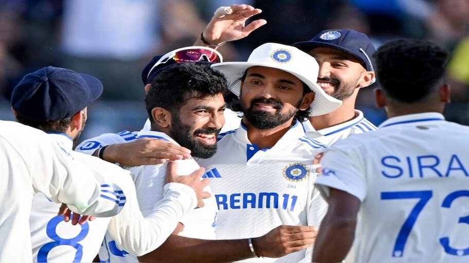 5 ವರ್ಷಕ್ಕೆ ತಂದೆ ನಿಧನ; ಸಿಗದ ಕುಟುಂಬದ ಪ್ರೀತಿ... ಎಲ್ಲಾ ಇದ್ದು ಅನಾಥರಂತೆ ಬೆಳೆದ ಈತ ಇಂದು ಟೀಂ ಇಂಡಿಯಾದ ಸ್ಟಾರ್‌ ಬೌಲರ್.. ಭಾರತ ವಿಶ್ವಕಪ್ ಗೆದ್ದಿದ್ದೇ ಈತನಿಂದ!