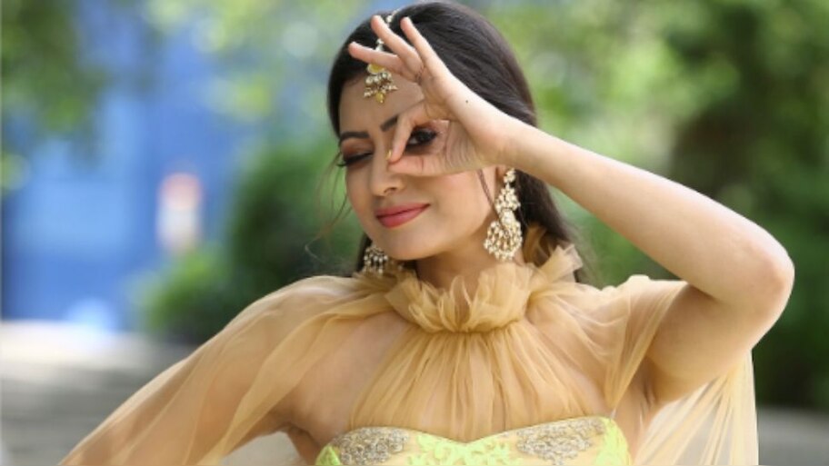 ಅಮ್ಮನಿಗೆ ಕ್ಯಾನ್ಸರ್..‌ ಅಪ್ಪನ ಸಾಲ.. ತುತ್ತು ಅನ್ನಕ್ಕೂ ಬೇಡಿಕೊಳ್ಳುವ ಸ್ಥಿತಿ.. ಖ್ಯಾತ ನಿರೂಪಕಿಯ ಬಾಳಲ್ಲಿ ಇದೆಂಥಾ ದುರಂತ! 