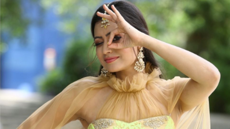 ಅಮ್ಮನಿಗೆ ಕ್ಯಾನ್ಸರ್.. ಅಪ್ಪನ ಸಾಲ.. ತುತ್ತು ಅನ್ನಕ್ಕೂ ಬೇಡಿಕೊಳ್ಳುವ ಸ್ಥಿತಿ.. ಖ್ಯಾತ ನಿರೂಪಕಿಯ ಬಾಳಲ್ಲಿ ಇದೆಂಥಾ ದುರಂತ! ಅಮ್ಮನಿಗೆ ಕ್ಯಾನ್ಸರ್.. ಅಪ್ಪನ ಸಾಲ.. ತುತ್ತು ಅನ್ನಕ್ಕೂ ಬೇಡಿಕೊಳ್ಳುವ ಸ್ಥಿತಿ.. ಖ್ಯಾತ ನಿರೂಪಕಿಯ ಬಾಳಲ್ಲಿ ಇದೆಂಥಾ ದುರಂತ!