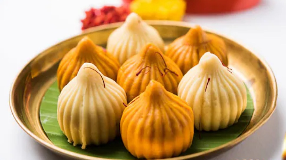 ವಿನಾಯಕ ಚೌತಿ ಸ್ಪೆಷಲ್.. ಮನೆಯಲ್ಲಿ ಸುಲಭವಾಗಿ ಮಾಡಬಹುದಾದ 5 ವಿಧದ ಮೋದಕಗಳು ಇಲ್ಲಿವೆ! ವಿನಾಯಕ ಚೌತಿ ಸ್ಪೆಷಲ್.. ಮನೆಯಲ್ಲಿ ಸುಲಭವಾಗಿ ಮಾಡಬಹುದಾದ 5 ವಿಧದ ಮೋದಕಗಳು ಇಲ್ಲಿವೆ!