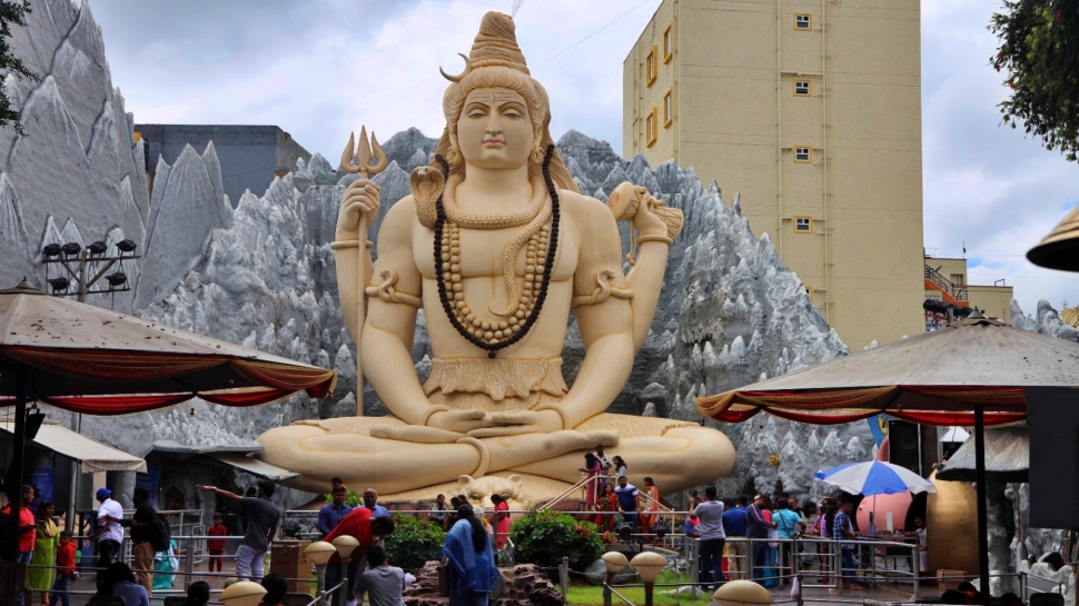 ಆಧ್ಯಾತ್ಮಿಕ ಜ್ಞಾನೋದಯದ ಹಾದಿಯನ್ನು ಬೆಳಗಿಸುತ್ತಿದೆ ಬೆಂಗಳೂರಿನ ಶಿವೋಹಂ ಶಿವ ದೇವಾಲಯ ಆಧ್ಯಾತ್ಮಿಕ ಜ್ಞಾನೋದಯದ ಹಾದಿಯನ್ನು ಬೆಳಗಿಸುತ್ತಿದೆ ಬೆಂಗಳೂರಿನ ಶಿವೋಹಂ ಶಿವ ದೇವಾಲಯ