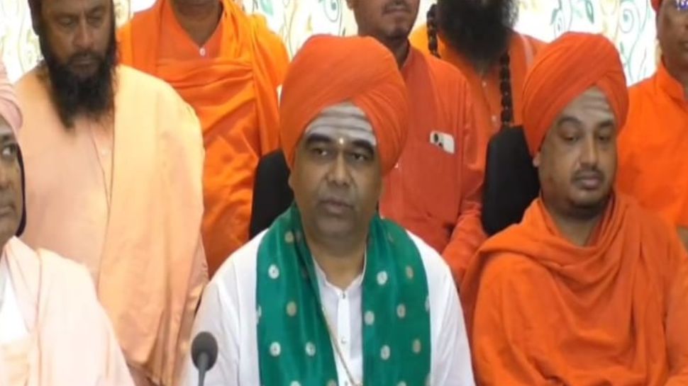 ವೀರಶೈವ-ಲಿಂಗಾಯತ ಒಂದೇ: ಸಮಾಜ ಏಕತೆಗೆ ಹುಬ್ಬಳ್ಳಿಯಲ್ಲಿ ಮಹಾಸಮಾವೇಶ ವೀರಶೈವ-ಲಿಂಗಾಯತ ಒಂದೇ: ಸಮಾಜ ಏಕತೆಗೆ ಹುಬ್ಬಳ್ಳಿಯಲ್ಲಿ ಮಹಾಸಮಾವೇಶ