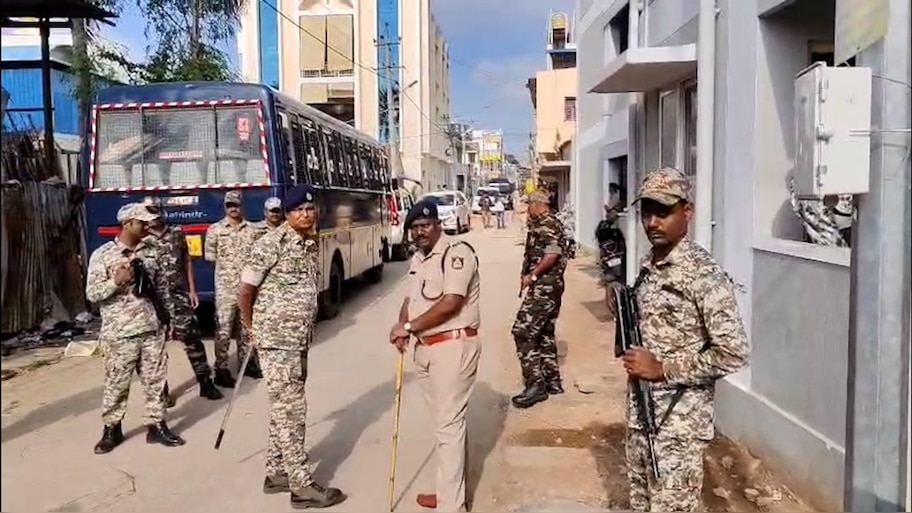 ಮದ್ದೂರಿನಲ್ಲಿ ಗಣೇಶನ ಮೇಲೆ ಕಲ್ಲು ತೂರಾಟ: ಸ್ಥಳೀಯರ ಆಕ್ರೋಶ, ಪೊಲೀಸರ ವಿರುದ್ಧ ವಾಗ್ವಾದ