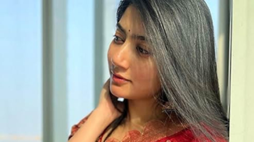 ಮೈಕಾಣುವಂತೆ ಬಟ್ಟೆ ಹಾಕಲ್ಲ, ಮುಖಕ್ಕೆ ಮೇಕಪ್ ಇರಲ್ಲ.. ಆದ್ರೂ ಈ ಸುಂದರಿಗಿದೆ ಹುಚ್ಚು ಕ್ರೇಜ್..! ಒಂದು ಸಿನಿಮಾಗೆ 10 ಕೋಟಿ ಸಂಭಾವನೆಯಿರುವ ಖ್ಯಾತ ನಟಿ ಯಾರು ಗೊತ್ತಾ..? ಮೈಕಾಣುವಂತೆ ಬಟ್ಟೆ ಹಾಕಲ್ಲ, ಮುಖಕ್ಕೆ ಮೇಕಪ್ ಇರಲ್ಲ.. ಆದ್ರೂ ಈ ಸುಂದರಿಗಿದೆ ಹುಚ್ಚು ಕ್ರೇಜ್..! ಒಂದು ಸಿನಿಮಾಗೆ 10 ಕೋಟಿ ಸಂಭಾವನೆಯಿರುವ ಖ್ಯಾತ ನಟಿ ಯಾರು ಗೊತ್ತಾ..?
