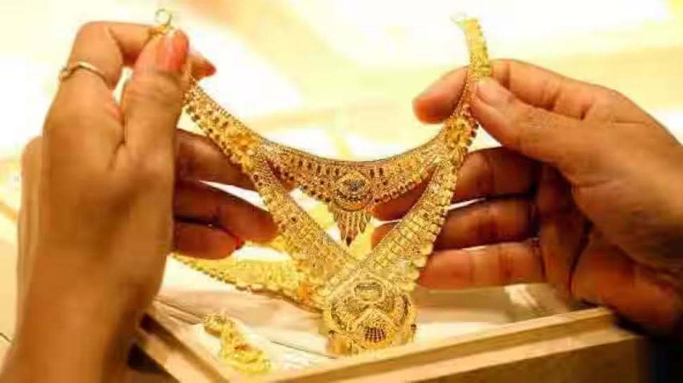 ಚಿನ್ನದ ಬೆಲೆ ದಾಖಲೆಯ ಕುಸಿತ.. 50,000 ರೂಪಾಯಿಗೆ ಇಳಿಕೆ! 10 ಗ್ರಾಂ ಬಂಗಾರದ ದರ ಎಷ್ಟಾಗಬಹುದು ಚಿನ್ನದ ಬೆಲೆ ದಾಖಲೆಯ ಕುಸಿತ.. 50,000 ರೂಪಾಯಿಗೆ ಇಳಿಕೆ! 10 ಗ್ರಾಂ ಬಂಗಾರದ ದರ ಎಷ್ಟಾಗಬಹುದು