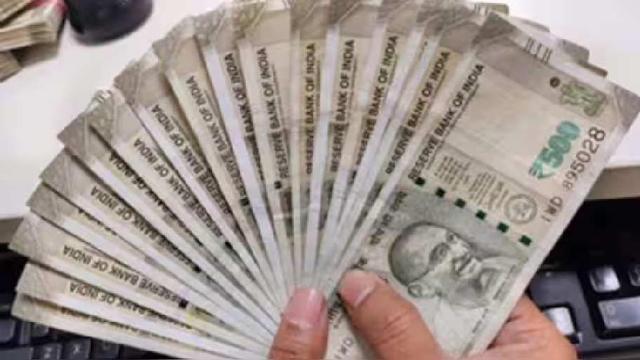 SBI vs AXIS vs BoB vs ICICI ಬ್ಯಾಂಕ್: ಯಾರು ಅತ್ಯಂತ ಅಗ್ಗದ ಕಾರು ಸಾಲ ನೀಡ್ತಿದ್ದಾರೆ, ₹10 ಲಕ್ಷದ EMI ಎಷ್ಟು ಗೊತ್ತಾ?