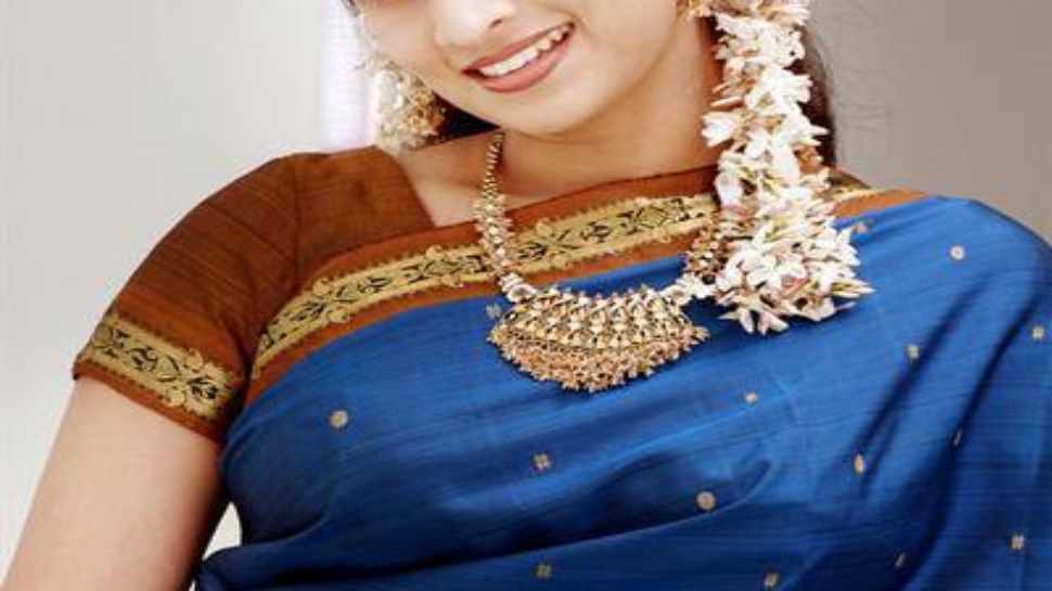 ತಂದೆ ಮುಸ್ಲಿಂ, ತಾಯಿ ಕ್ರಿಶ್ಚಿಯನ್, ಗಂಡ ಬ್ರಾಹ್ಮಣ.. ಈ ಸ್ಟಾರ್ ನಟಿ ಯಾರು ಬಲ್ಲಿರಾ? ತಂದೆ ಮುಸ್ಲಿಂ, ತಾಯಿ ಕ್ರಿಶ್ಚಿಯನ್, ಗಂಡ ಬ್ರಾಹ್ಮಣ.. ಈ ಸ್ಟಾರ್ ನಟಿ ಯಾರು ಬಲ್ಲಿರಾ?